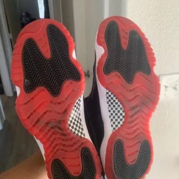 Air Jordan 11 Retro Bred 2019 - Picture 3 of 3